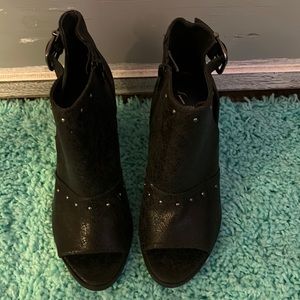 Simply Vera open toe black booties size 6